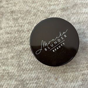 Monika Blunder beauty foundation